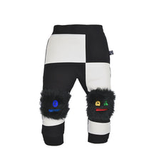 Load image into Gallery viewer, MONSTER set - Black &amp; white trousers with bottom / knee pads